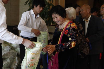 “关爱空巢老人”大型慈善捐赠公益活动在西安举办_公益_环球网